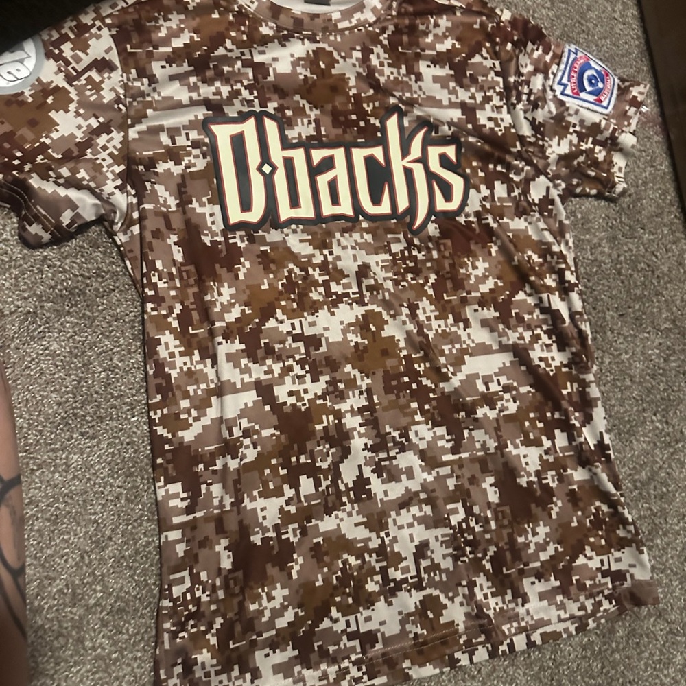 Diamondback T-shirt child/women size medium (fits bigger)